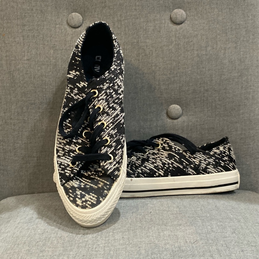 Black and white converse